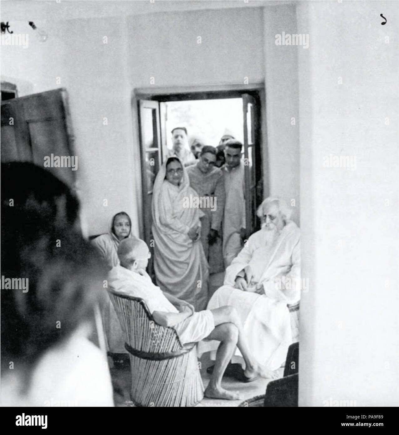 211 Rabindranath Tagore avec Mahatma Gandhi et Kasturba Gandhi à Shantiniketan Banque D'Images