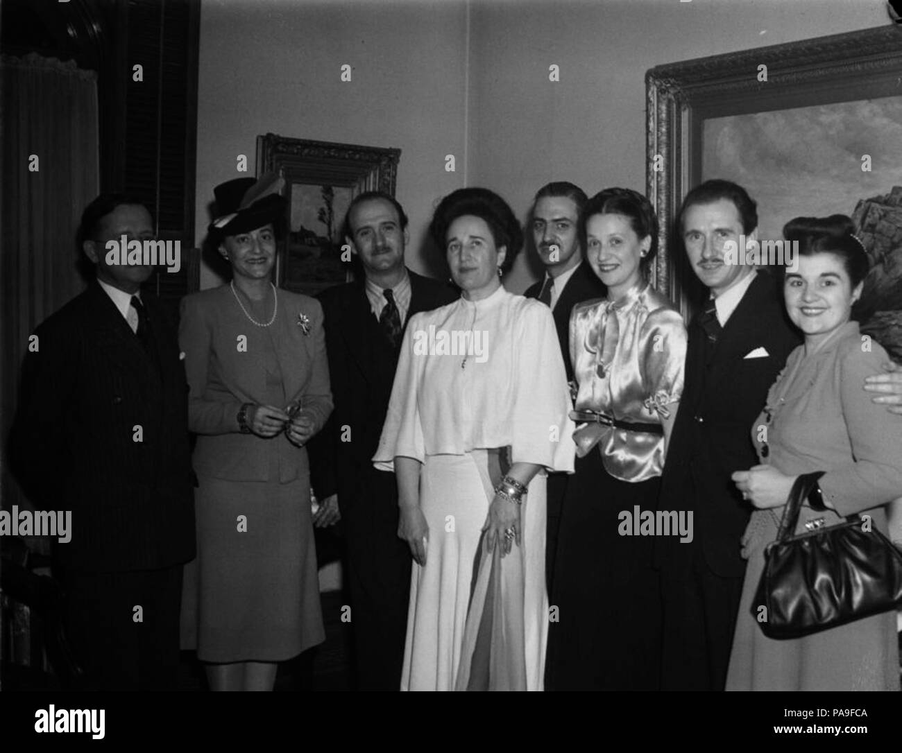 Radio 211. Groupe à Paul Leduc's Accueil BAnQ P48S1P23192 Banque D'Images