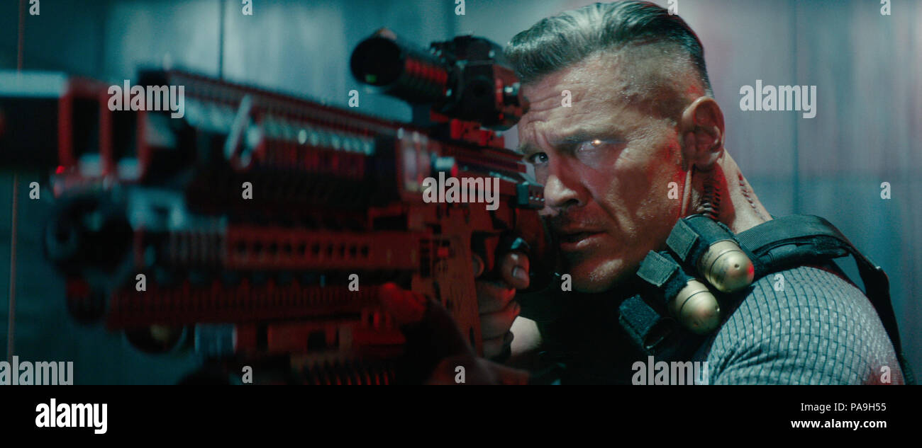DATE DE SORTIE : Mai 18, 2018 Title : Deadpool 2 Studio : 20th Century Fox Réalisateur : David Leitch Résumé : Après avoir survécu à une attaque de l'espèce bovine presque fatale, une cafétéria défiguré (chef Wade Wilson) lutte pour réaliser son rêve de devenir Mayberry's hottest bartender tout en apprenant à faire face à la perte du sens du goût. Wade doit affronter des ninjas, le Yakuza, et un paquet de chiens agressifs sexuellement, comme il voyages autour du monde à découvrir l'importance de la famille, d'amitié et de saveur. Avec : Josh Brolin que Nathan Summers/Câble (crédit Image : © Twentieth Century Fox/Divertissement Photo Banque D'Images