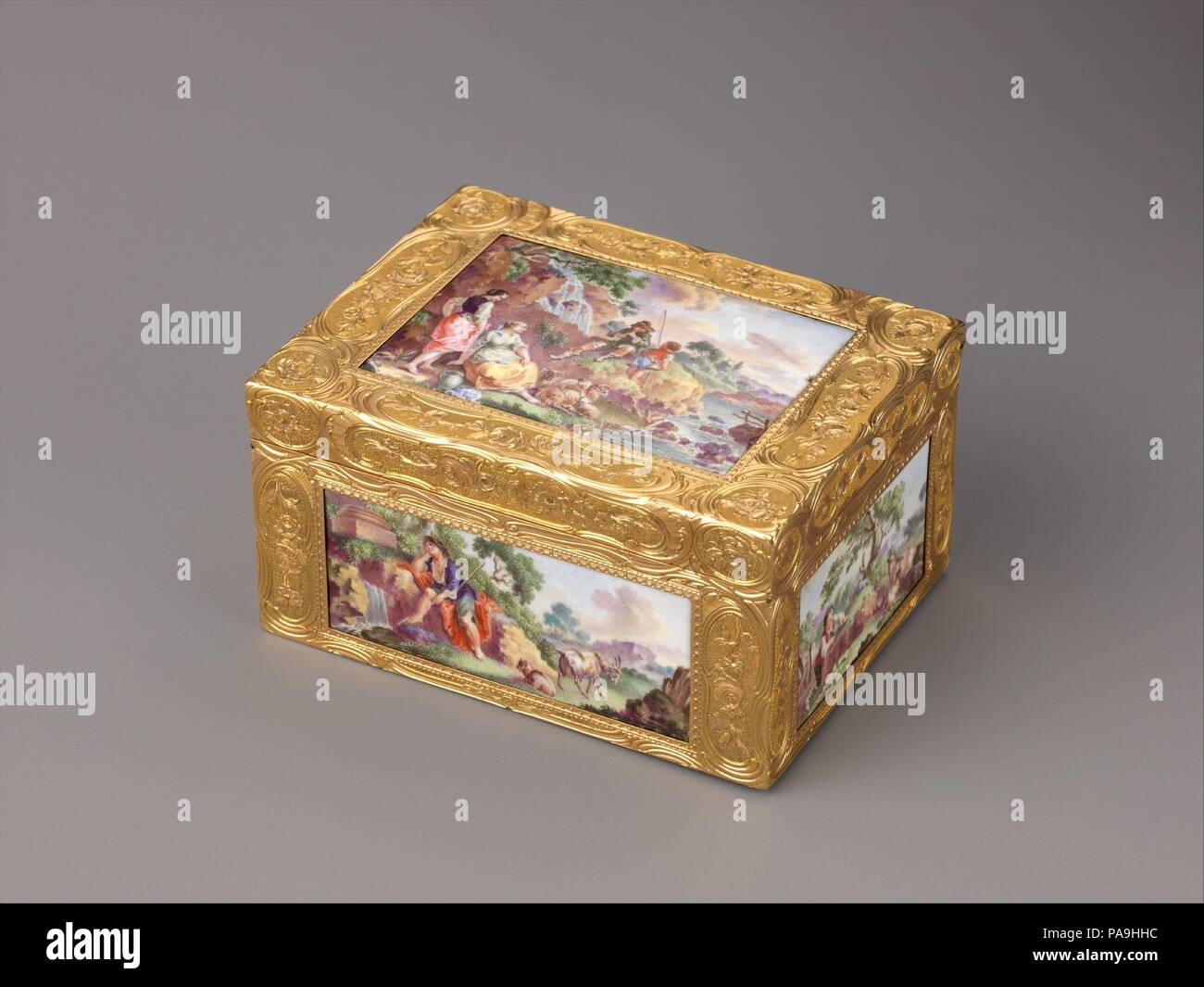 Avec tabatière de scènes pastorales. Culture : l'allemand. Dimensions : H. 4.4 cm 8.3 cm, L., D. 6,4 cm. Date : ca. 1765. Musée : Metropolitan Museum of Art, New York, USA. Banque D'Images