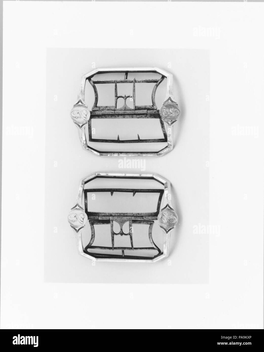 Boucle de chaussures. Dimensions : 3 1/2 x 2 7/8 in. (8,9 x 7,3 cm). Date : 1770-1800. Musée : Metropolitan Museum of Art, New York, USA. Banque D'Images