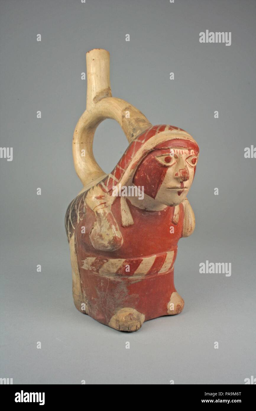 Bouteille de la tuyère d'étrier avec femme portant fardeau. Culture : moche. Dimensions : hors tout : 10 1/4 x 4 3/4 in. (26,04 x 12,07 cm) Autres : 4 3/4 in. (12,07 cm). Date : 3e-6e siècle. Musée : Metropolitan Museum of Art, New York, USA. Banque D'Images Bouteille de la tuyère d'étrier avec femme portant fardeau. Culture : moche. Dimensions : hors tout : 10 1/4 x 4 3/4 in. (26,04 x 12,07 cm) Autres : 4 3/4 in. (12,07 cm). Date : 3e-6e siècle. Musée : Metropolitan Museum of Art, New York, USA. Banque D'Images