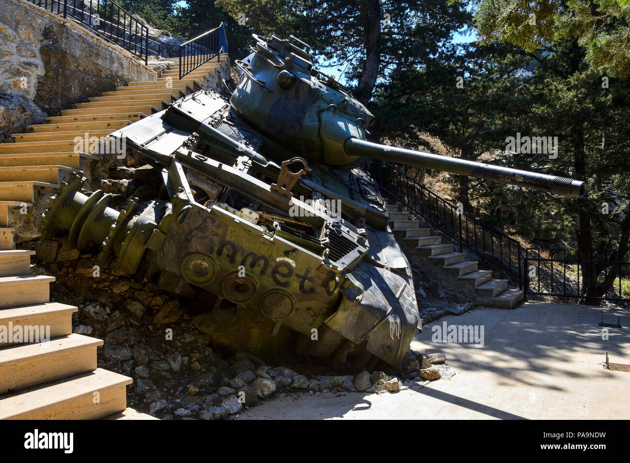 Abandonné dans le réservoir de Montagnes de Kyrenia, un mémorial à l'invasion de 1974, la République turque de Chypre du Nord Banque D'Images
