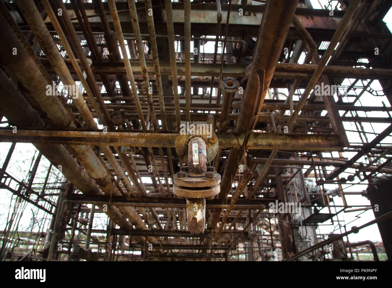 La structure métallique à l'intérieur de l'Union Carbide abandonné ancien complexe industriel, Bhopal, Inde Banque D'Images