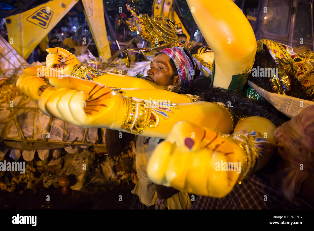 Les gens et la foule lors de célébration Durga puja à Calcutta, Inde Banque D'Images