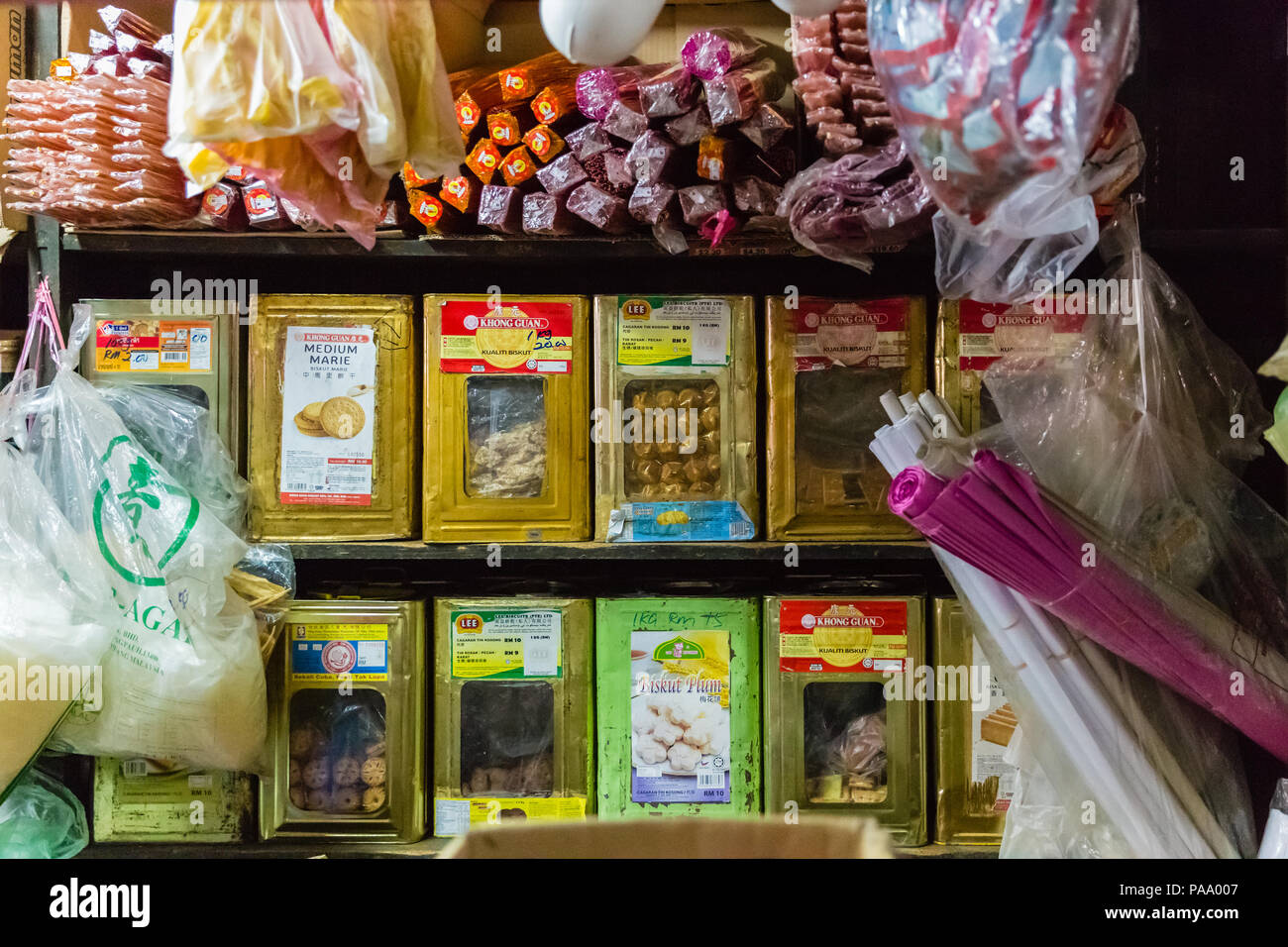 Les marchandises sèches en vente dans un supermarché chinois sur la côte ouest de Penang, Malaisie Banque D'Images