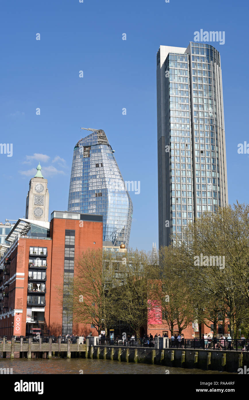 Vue de la tour Oxo, Southbank Tower et à un nouveau développement Blackfriars, Tamise à Londres sous le soleil d'avril soir Banque D'Images