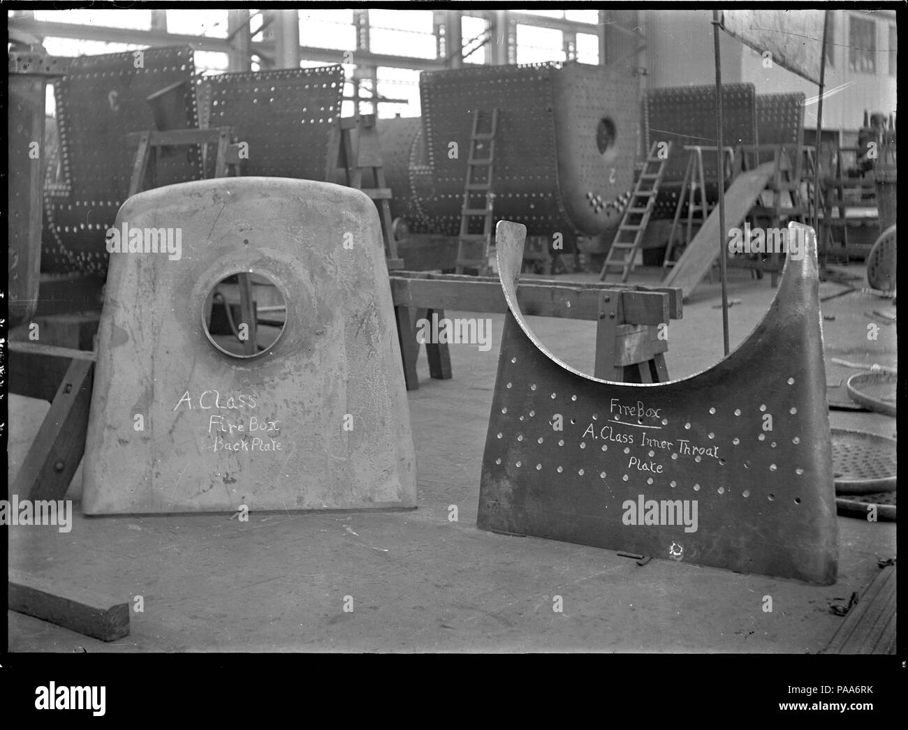 160 pièces de locomotives montrant des boîtes à feu, et deux parties distinctes pour une classe des boîtes à feu ; une plaque de la gorge intérieure, et un feu fort contre-plaque. 311783 ATLIB Banque D'Images