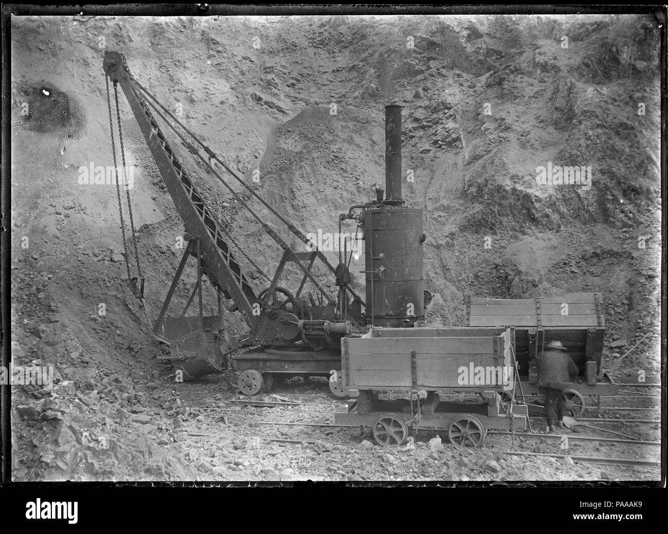 175 Grue à vapeur mobile utilisé pour l'excavation, en 1910. 282817 ATLIB Banque D'Images
