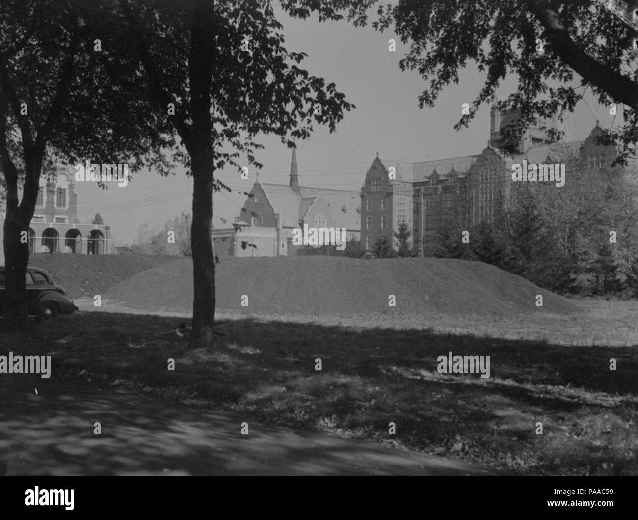 182 News. Le charbon stocké au Collège Loyola BAnQ P48S1P09356 Banque D'Images