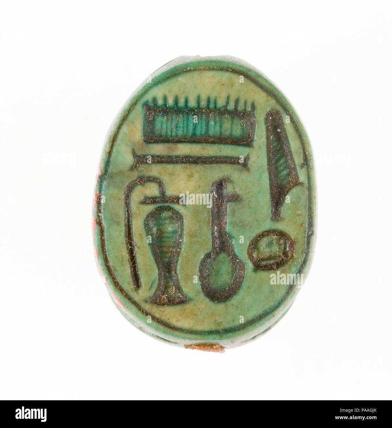 Scarab est inscrit le nom du dieu Amon-Rê. Dimensions : 1,7 cm L. (11/16) ; w. 1,3 cm (1/2 po) ; h. 0,7 cm (1/4 po). Dynastie DYNASTIE : 18, tôt. Règne : règne d'Hatchepsout et de Thoutmosis III. Date : ca. 1479-1458 av. J.-C.. Musée : Metropolitan Museum of Art, New York, USA. Banque D'Images