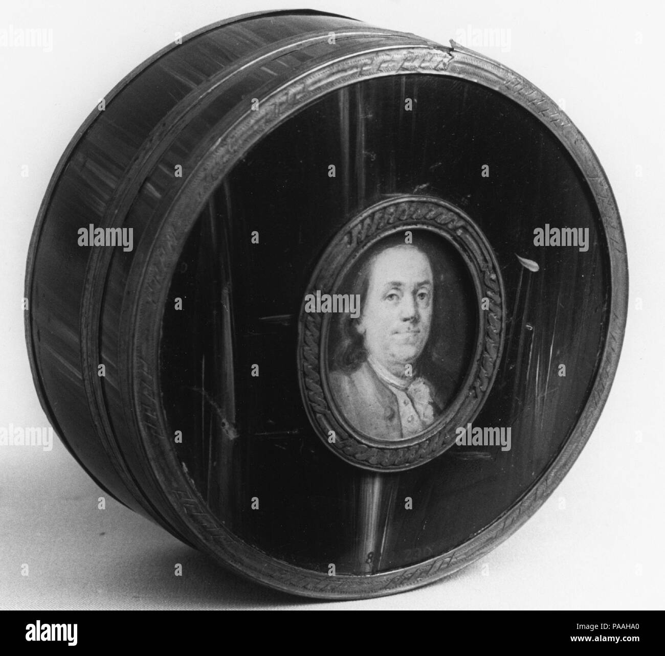 Fort à Médaillon Haut. Dimensions : 1 1/2 x 3 1/8 in. (3,8 x 7,9 cm). Bouilloire : Pierre Duplessis (Français, Carpentras 1725-1802 Versailles). Date : 1770-1800. Musée : Metropolitan Museum of Art, New York, USA. Banque D'Images