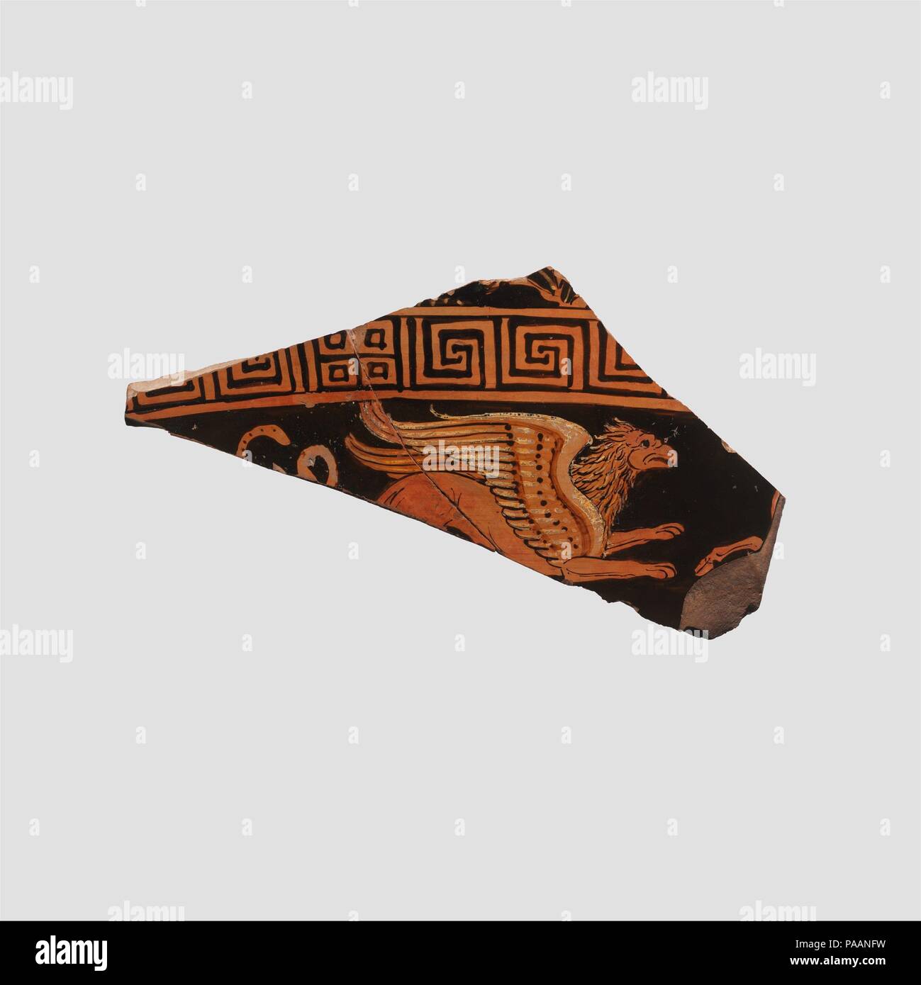 Volute cratère-fragment. Culture : le grec, l'italien, de la région des Pouilles. Dimensions : 7 1/2 x 3 7/16 in. (18,9 x 8,9 cm). Date : ca. 350-300 av. J.-C.. Musée : Metropolitan Museum of Art, New York, USA. Banque D'Images