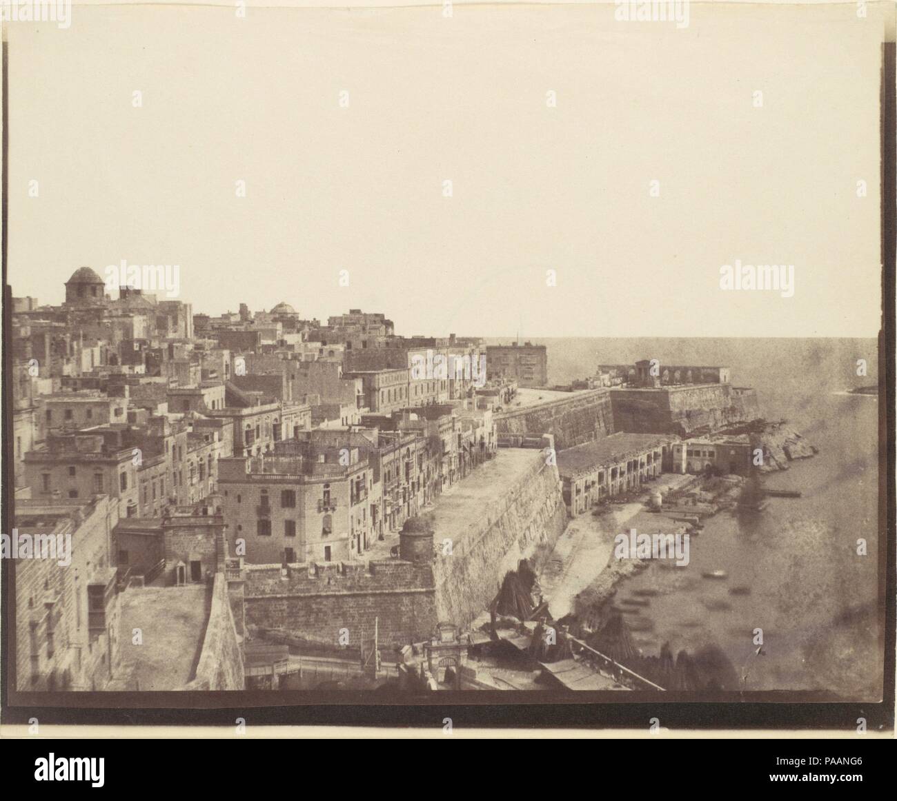 [Le port de La Valette, Malte]. Artiste : attribuée à Calvert Richard Jones (British, Swansea, Pays de Galles 1802-1877 Bath, Angleterre). Date : 1850. Musée : Metropolitan Museum of Art, New York, USA. Banque D'Images