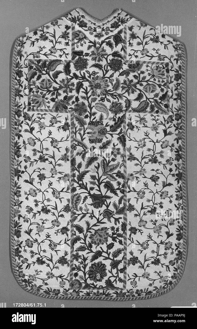 Chasuble. Culture : le français. Dimensions : 49 x L. W. 29 1/2 pouces (124,5 x 74,9 cm). Date : le 18e siècle. Musée : Metropolitan Museum of Art, New York, USA. Banque D'Images