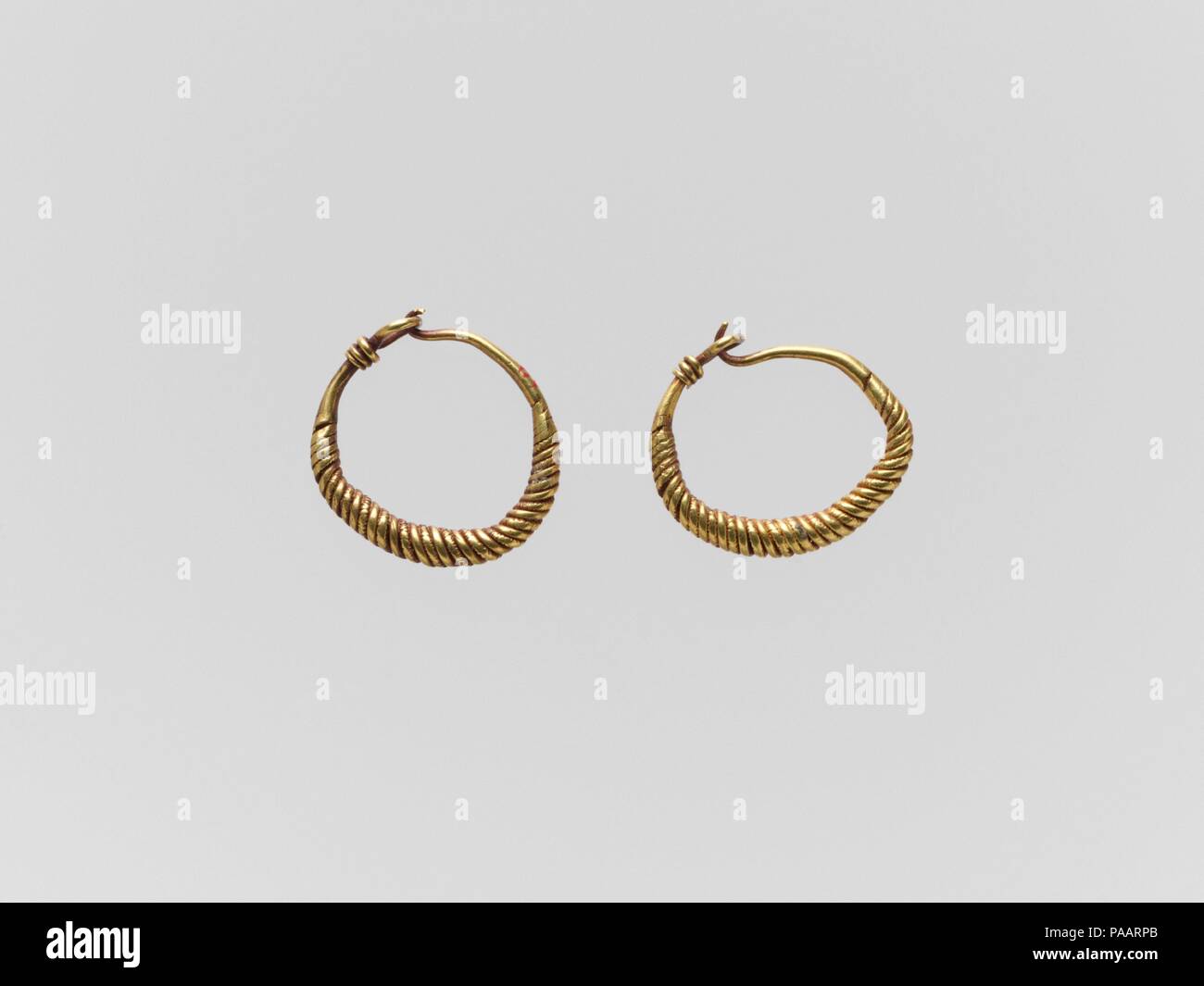 Boucles d'oreilles romain Banque de photographies et d'images à haute  résolution - Alamy