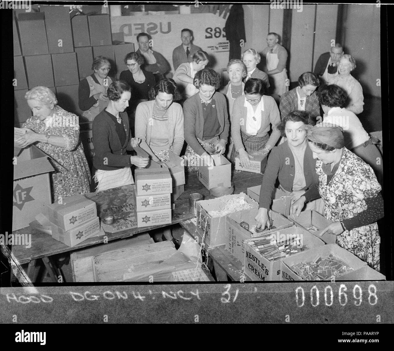 239 13198 SLNSW Bibliothèque Camp emballage carton Service alimentaire pour les soldats australiens pris pour fonds australien Banque D'Images