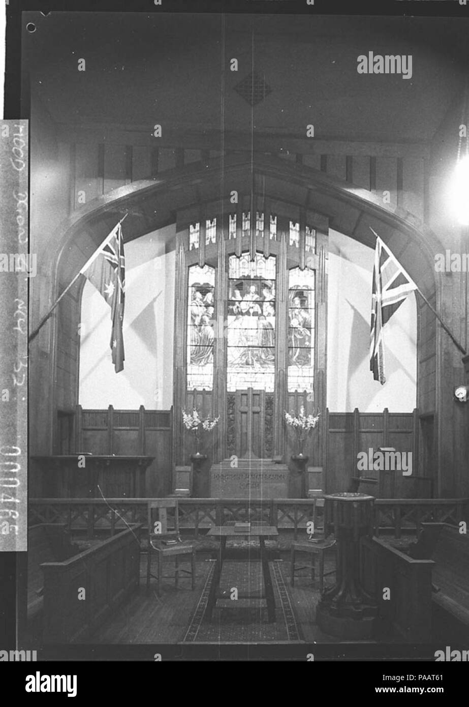 239 13707 SLNSW avec windows stainedglass Chapelle Banque D'Images