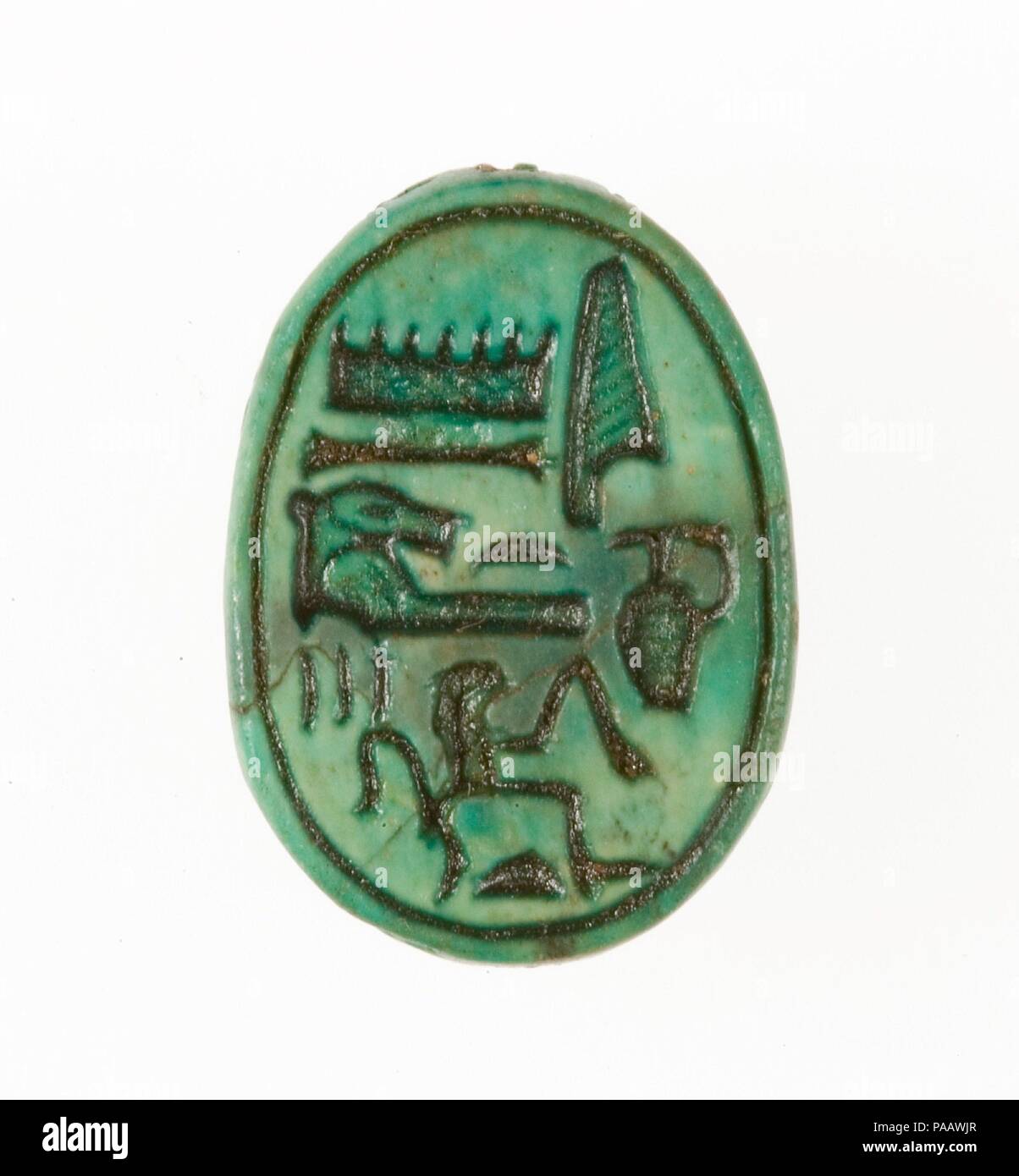 Des scarabées d'Hatshepsout Les dépôts de fondation. Dimensions : 1,7 cm L. (11/16) ; w. 1,3 cm (1/2 po) ; h. 0,7 cm (1/4 po). Dynastie DYNASTIE : 18, tôt. Règne : règne d'Hatchepsout et de Thoutmosis III. Date : ca. 1479-1458 av. J.-C.. Au cours de la saison 1926-1927, l'excavation du Musée de l'expédition égyptienne découvert trois dépôts de fondation le long de la paroi de l'enceinte du temple funéraire d'Hatshepsout à Deir el-Bahri à Thèbes Ouest. Parmi les matières ont été 299 scarabées et stamp-joints. Soixante-cinq d'entre elles sont maintenant dans le Musée égyptien, Le Caire, et les autres ont été acquises par le musée dans le divi Banque D'Images