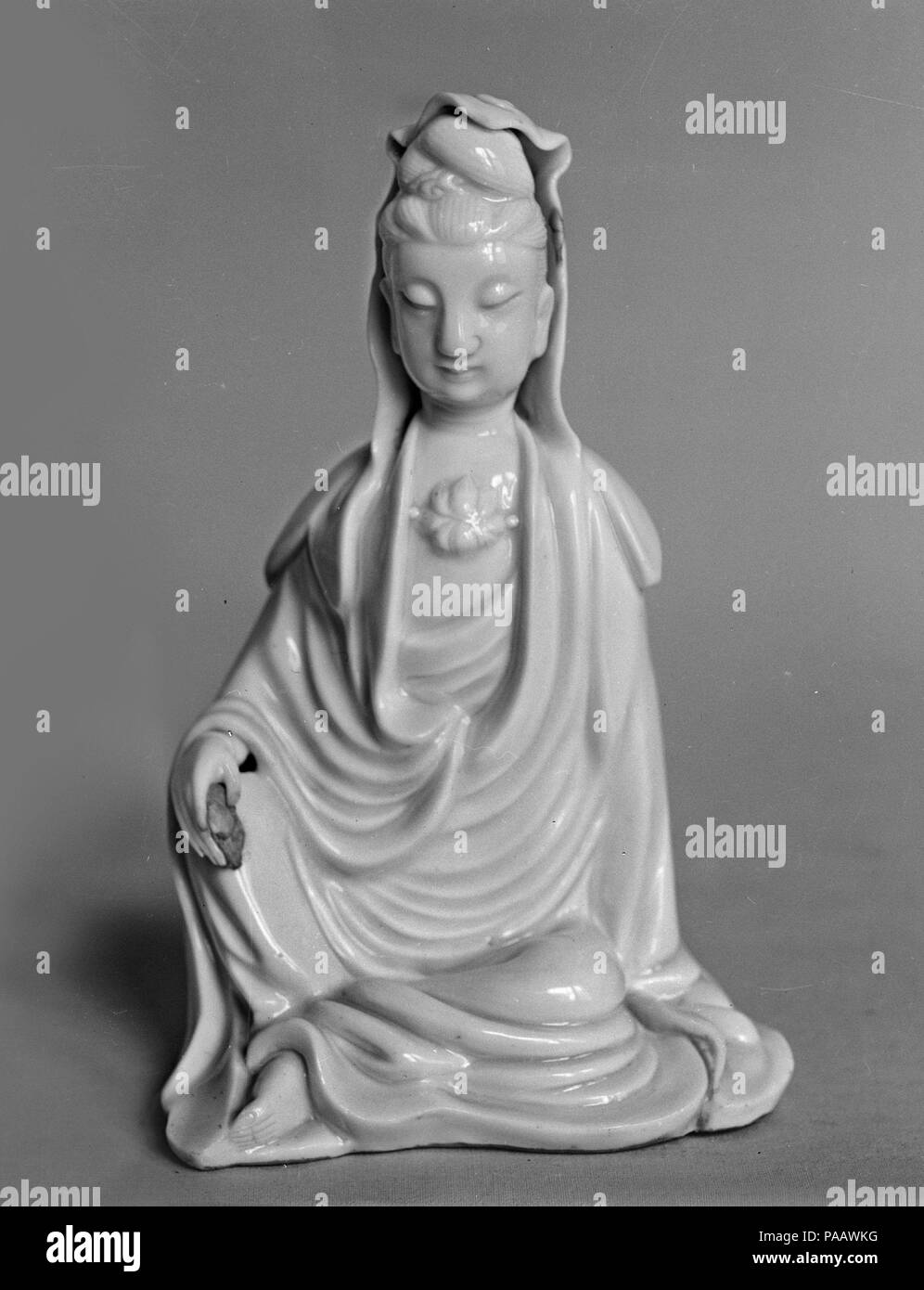 La figure de Guanyin. Culture : la Chine. Dimensions : H. 7 1/2 in. (19,1 cm). Musée : Metropolitan Museum of Art, New York, USA. Banque D'Images