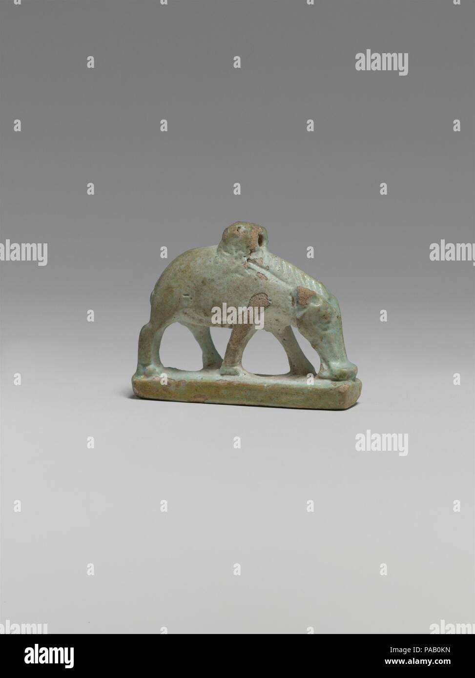 Sow amulette. Dimensions : h. 3cm (1 3/16 po) ; l. 3.5 cm (1 3/8 po). Dynastie DYNASTIE : 26-29. Date : 664-380 B.C.. Musée : Metropolitan Museum of Art, New York, USA. Banque D'Images