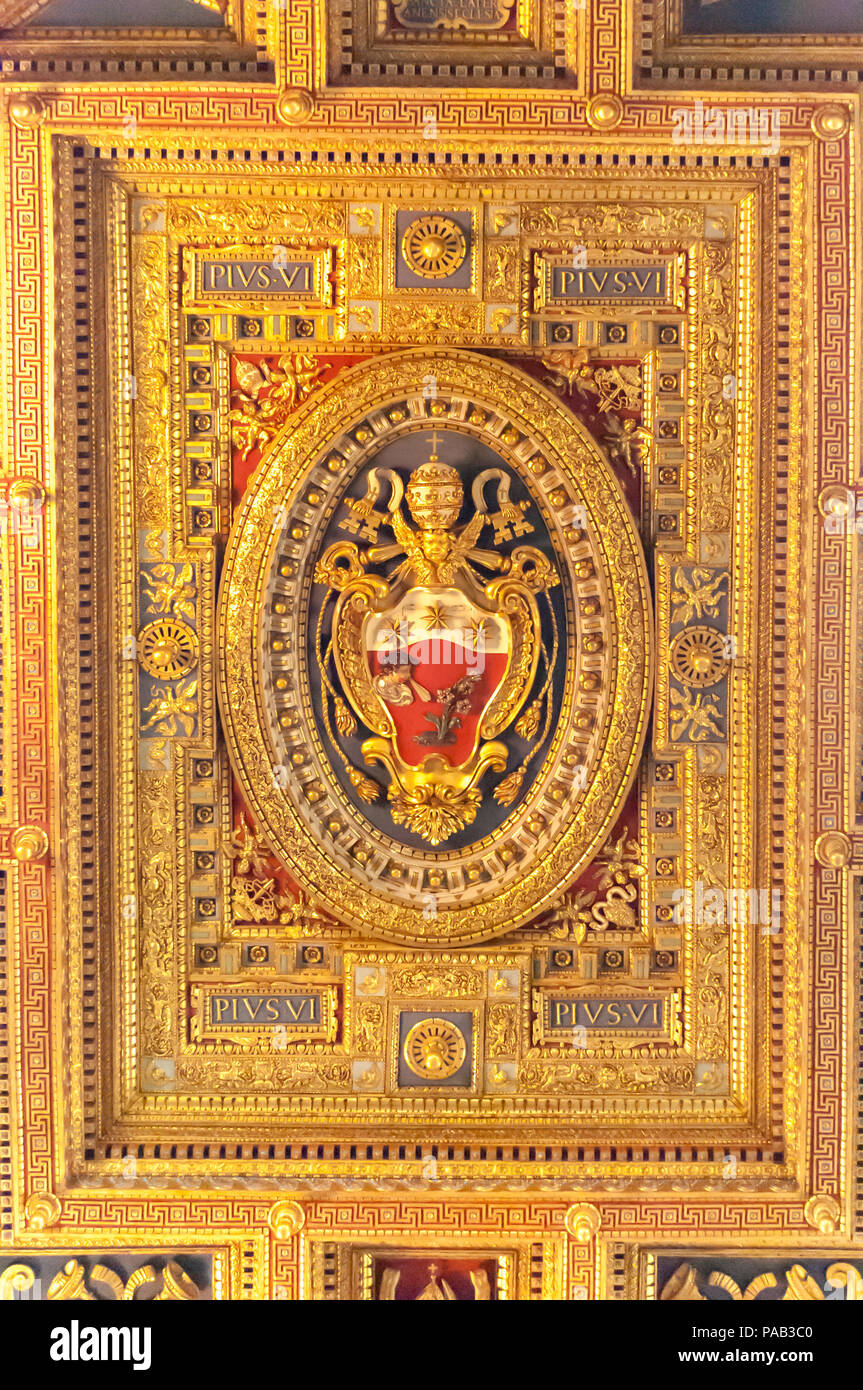 Un panneau de plafond consacrée au Pape Pie VI dans l'Archbasilica pontificale de St Jean de Latran à Rome Banque D'Images