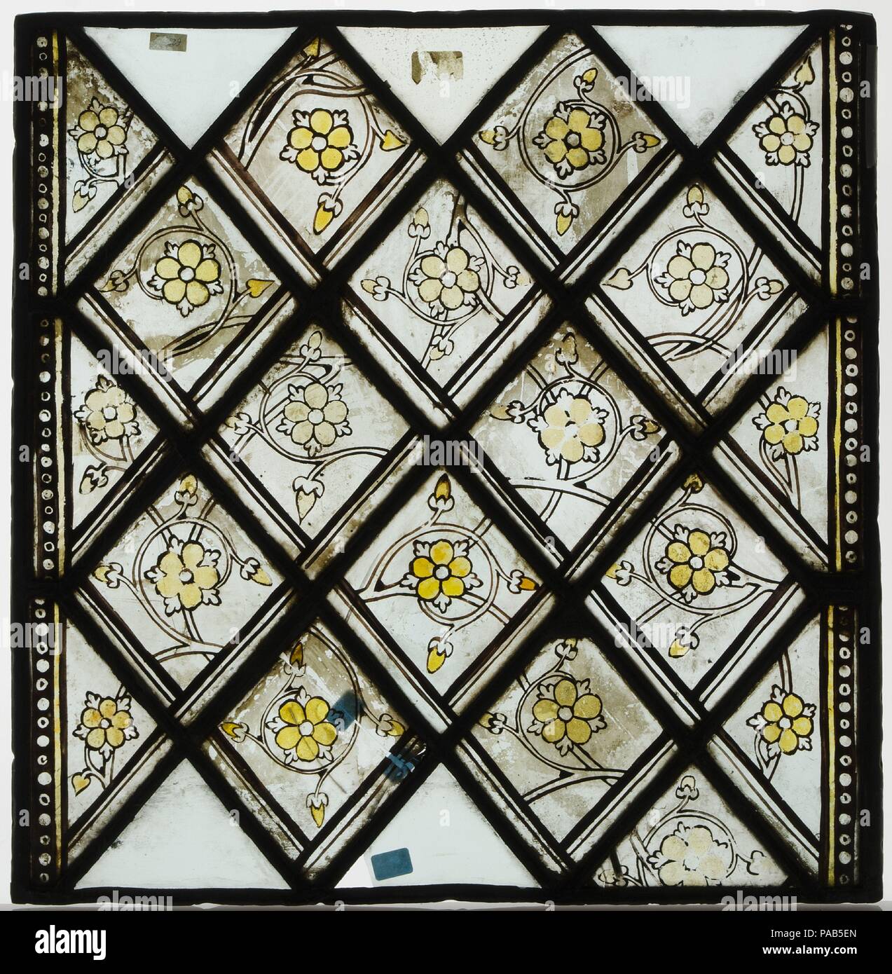 Panneau de verre. Culture : le français. Dimensions : 16 1/8 x 15 3/4 in. (41,0 x 40,0 cm). Date : ca. 1325-30. Musée : Metropolitan Museum of Art, New York, USA. Banque D'Images