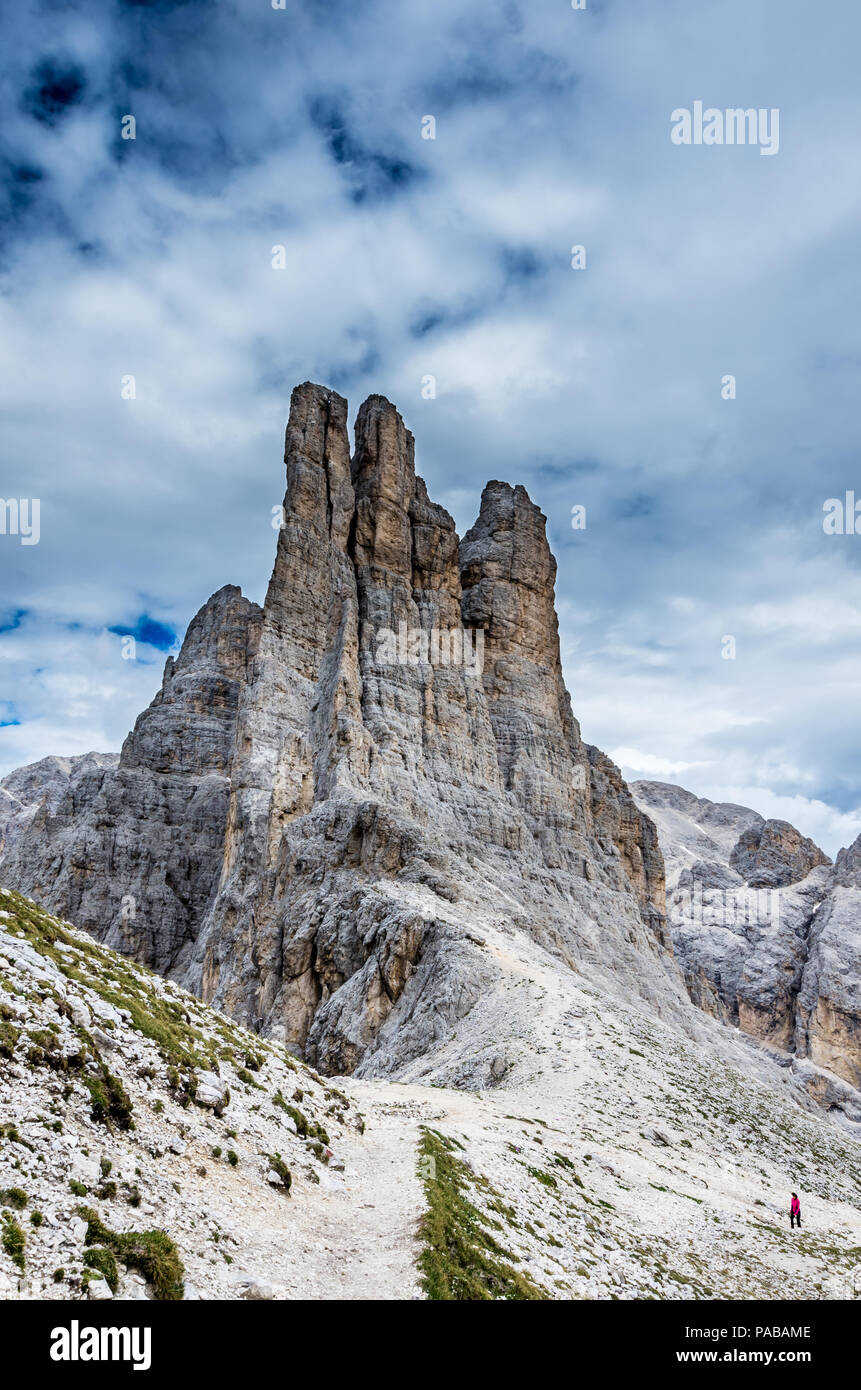 Strada de Catinaccio Rosengarten Torri en massif. Belle vue sur montagnes des Dolomites, Alto Adige, le Tyrol du Sud, Italie Banque D'Images