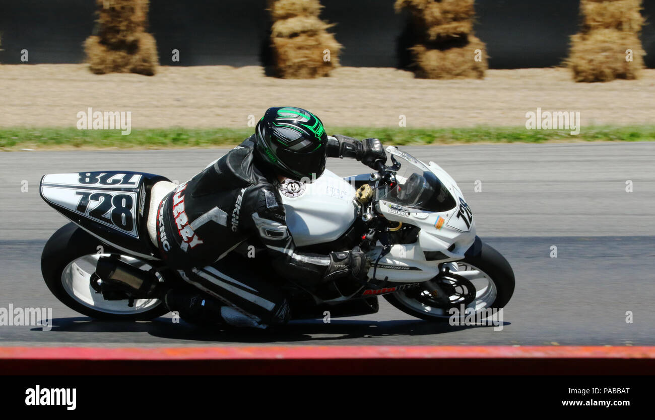 728 moto avec logos y compris Teknic, Shoei, JJJERRY. American Association Moto Moto Vintage Jours 2018 événement. Les courses de moto en M Banque D'Images