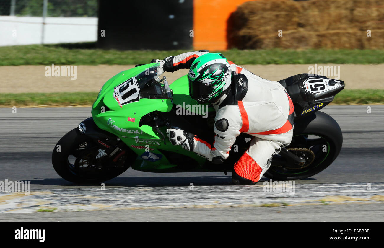 51 Moto avec logos y compris Kawasaki, Arai, Dair, SunTap. American Association Moto Moto Vintage Jours 2018 événement. Les courses de moto Banque D'Images