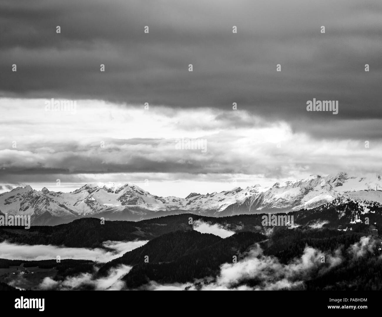 Belle vue sur les montagnes des Dolomites autour de Corvara. L'Alta Badia est la partie la plus haute de la vallée Badia dans le Trentin-Haut-adie région. Banque D'Images