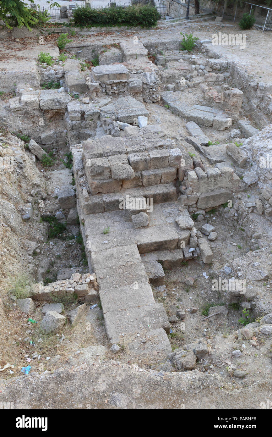 Les ruines de l'Aphrodite Temple du 3ème siècle avant J.-C. dans la vieille ville de Rhodes, en Grèce. Banque D'Images