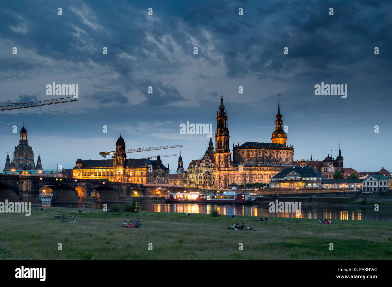 La Frauenkirche, le Palais Royal, la cathédrale, AUGUSTUSBRUCKE & ELBE DRESDEN ALLEMAGNE Banque D'Images