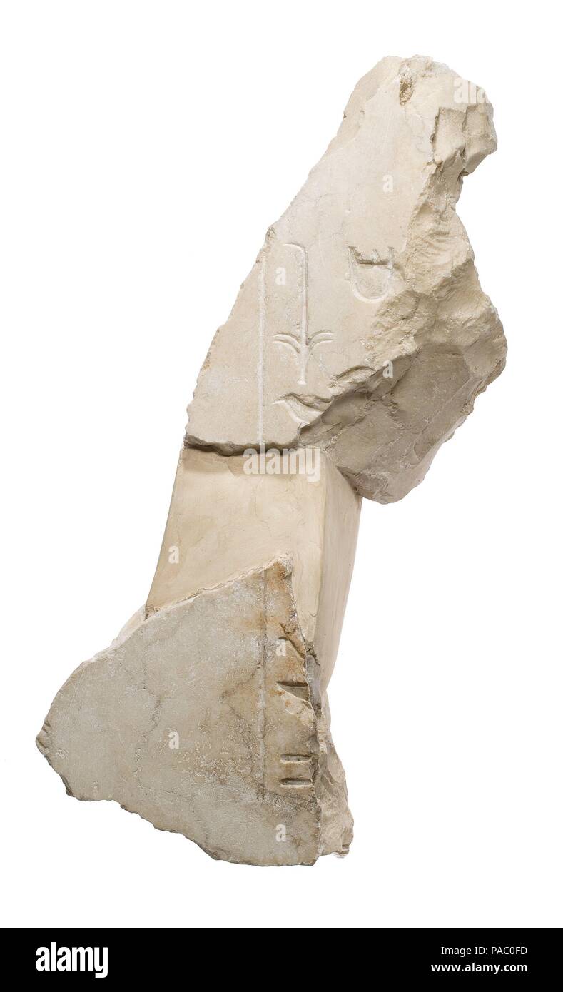 Inscrit et décoré des fragments d'un élément conjonctif, Nefertiti noms. Dimensions : H. 27 × 14,5 × W. max D. 7,9 cm (10 5/8 × 5 × 3 11/16 1/8 in.). Dynastie DYNASTIE : 18. Règne : règne d'Akhenaton. Date : ca. 1353-1336 av. J.-C.. Musée : Metropolitan Museum of Art, New York, USA. Banque D'Images