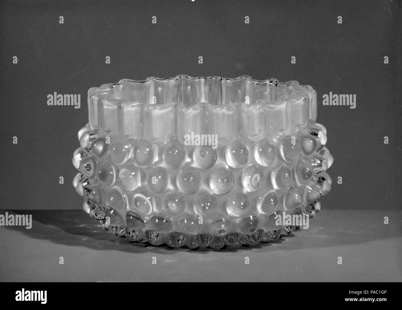 Hobnail bol. Culture : L'Américain. Dimensions : Dimensions non disponibles. Bouilloire : Probablement Hobbs, Brockunier and Company (1863-1891). Date : après 1886. Musée : Metropolitan Museum of Art, New York, USA. Banque D'Images