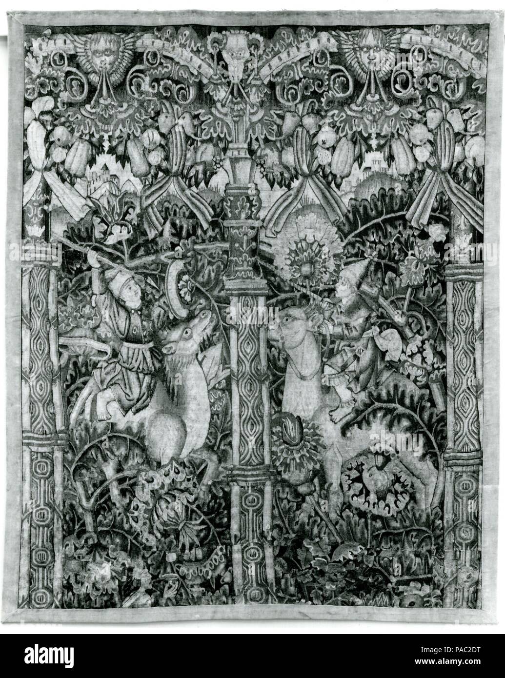 Arcades avec cavaliers dans les fourrés fantastiques. Culture : au sud. Russisch Dimensions : hors tout : 101 x 76 1/2in. (256.5 x 194.3cm). Date : ca. 1520-50. Musée : Metropolitan Museum of Art, New York, USA. Banque D'Images