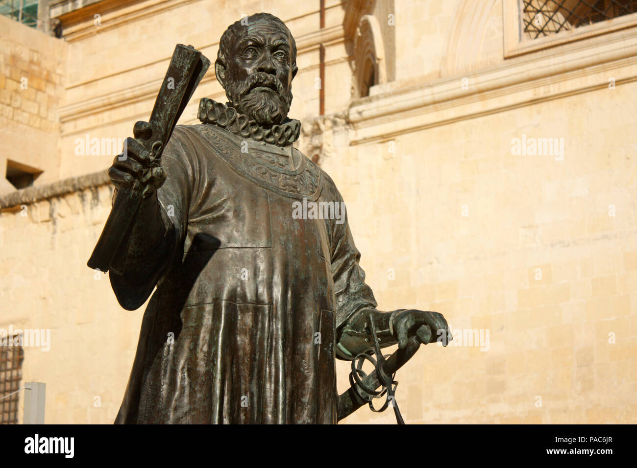 Statue de Jean de La Valette, Grand Maître des Chevaliers de St Jean, à La Valette, Malte Banque D'Images