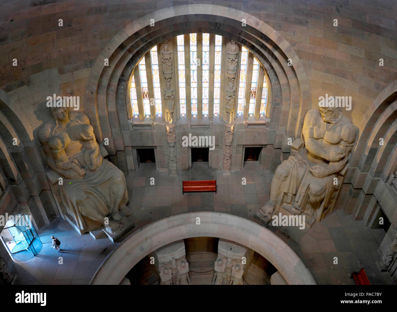 Hall of Fame avec sculptures colossales, Monument de la Bataille des Nations de Leipzig, Saxe, Allemagne Banque D'Images