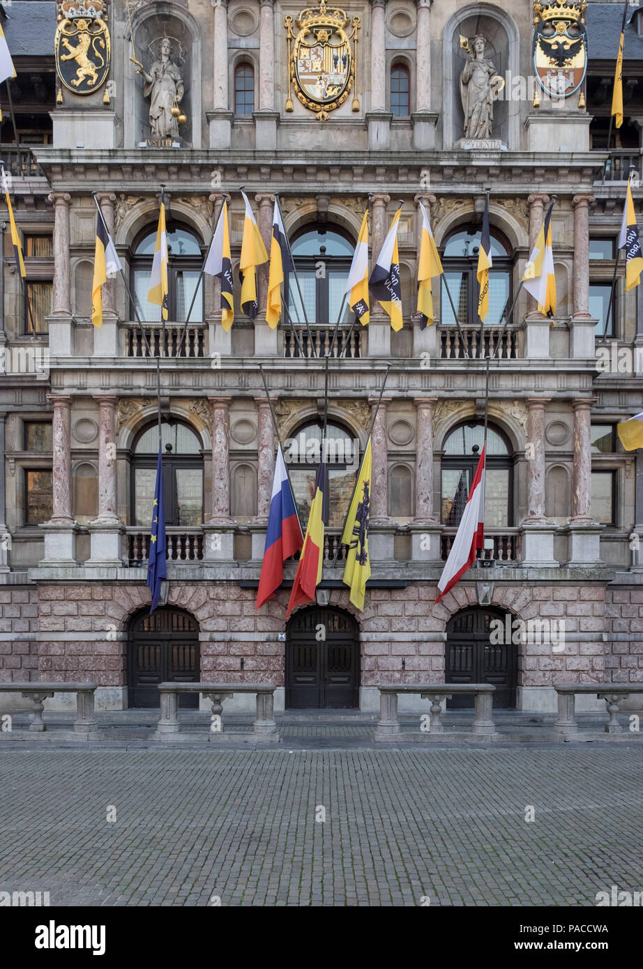 Vue rapprochée de l'hôtel de ville d'Anvers après la 'Ronde Van Vlaanderen' course à bicyclette Banque D'Images