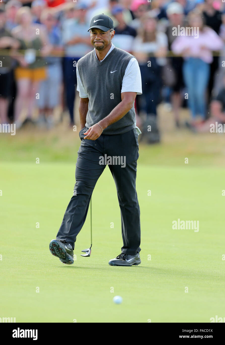 USA's Tiger Woods sur la 17e journée lors de trois de l'Open Championship 2018 à Carnoustie Golf Links, Angus. Banque D'Images