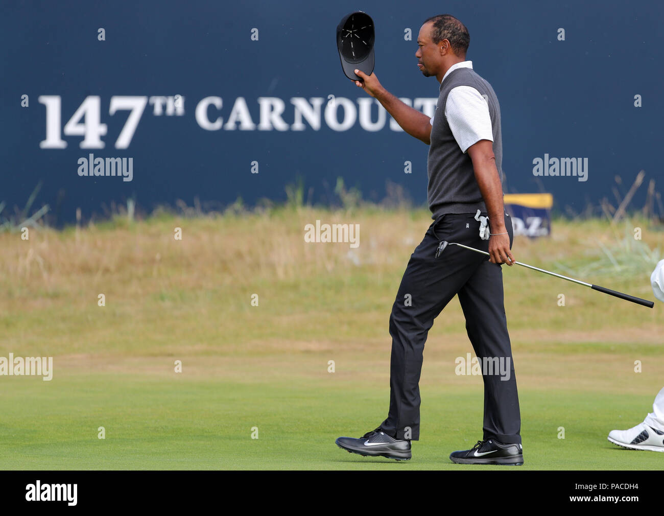 USA's Tiger Woods après sa ronde sur le 18e au cours de la troisième journée de l'Open Championship 2018 à Carnoustie Golf Links, Angus. Banque D'Images