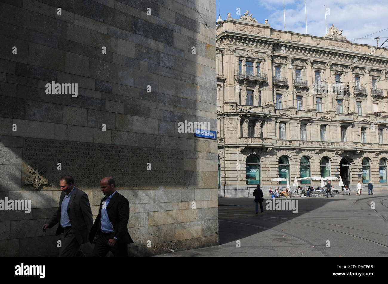 L'ombre d'activités, les banques suisses sont de plus en plus longs à la Paradeplatz de Zurich, le siège de l'UBS et Credit Suisse Banque D'Images