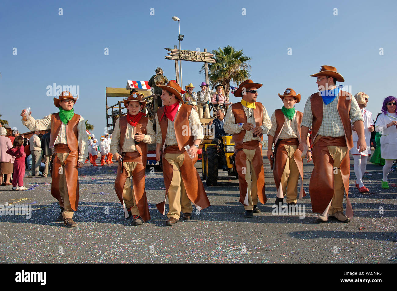 Carnaval. Les gens déguisés en rodeo cowboys. Isla Cristina. La province de Huelva. L'Espagne. L'Europe Banque D'Images