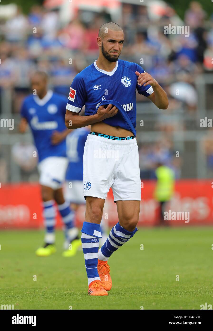 Manger, Deutschland. 21 juillet, 2018. firo : 21.07.2018, Football, 1.Bundesliga, la saison 2018/2019, test match, SW Essen - FC Schalke 04 Nabil BENTALEB, Schalke, geste | Crédit : dpa/Alamy Live News Banque D'Images