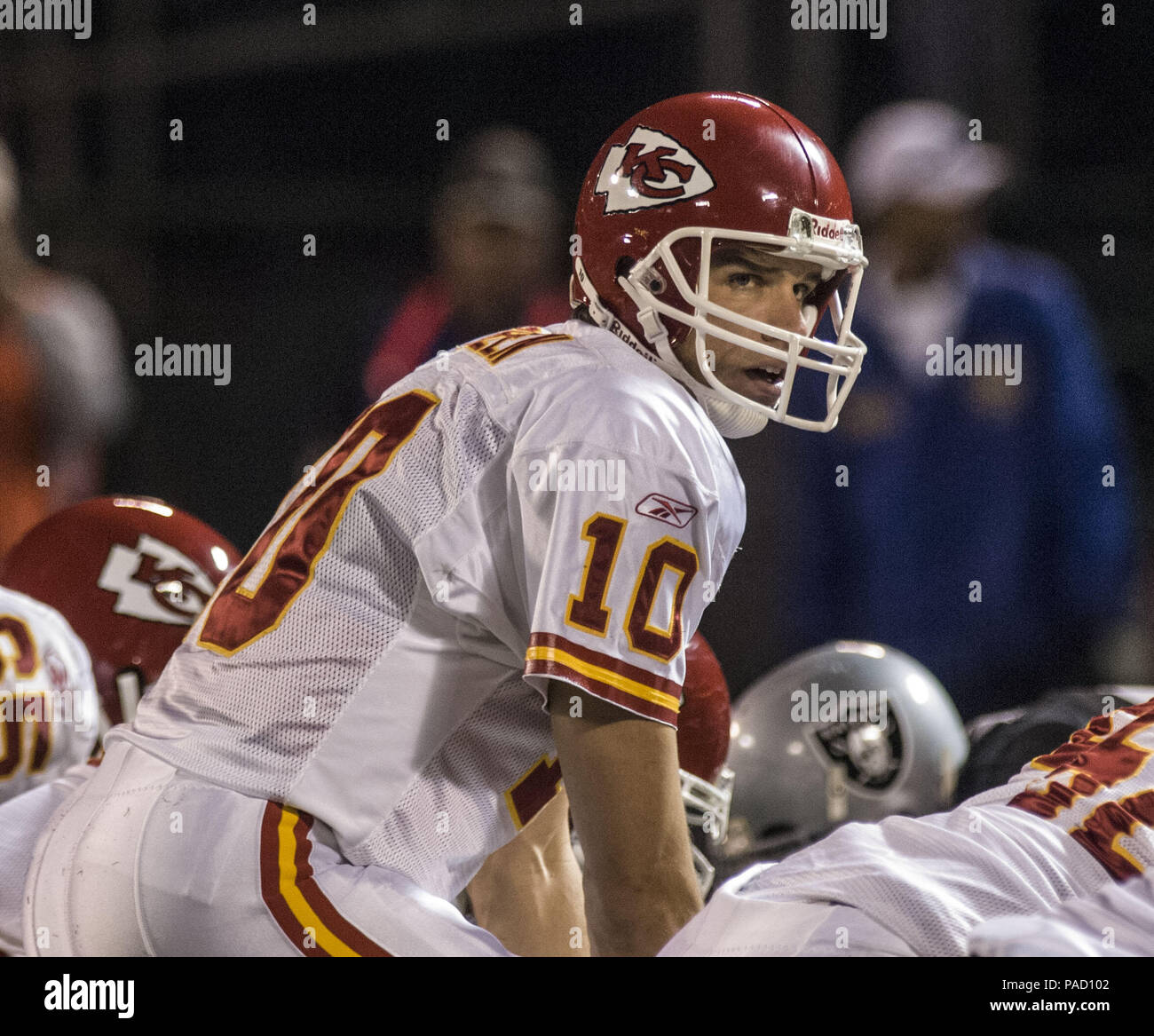 Oakland, Californie, USA. Dec 23, 2006. Kansas City Chiefs quarterback Trent Green (10) le samedi, 23 décembre 2006, à Oakland, Californie. Les chefs défait les Raiders 20-9. Crédit : Al Golub/ZUMA/Alamy Fil Live News Banque D'Images