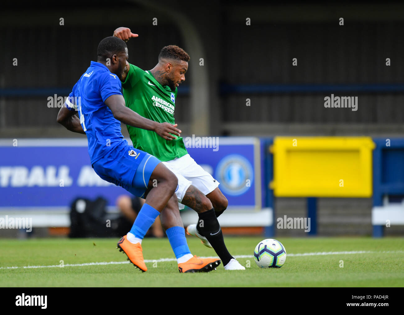 Londres, Royaume-Uni. 21 Juillet 2018 : Brighton & Hove Albion Jurgen Locadia en action au cours de l'amical d'avant saison contre l'AFC Wimbledon au Cherry Red Records Stadium, Londres, Royaume-Uni. Ashley:crédit Western/Alamy Live News Banque D'Images