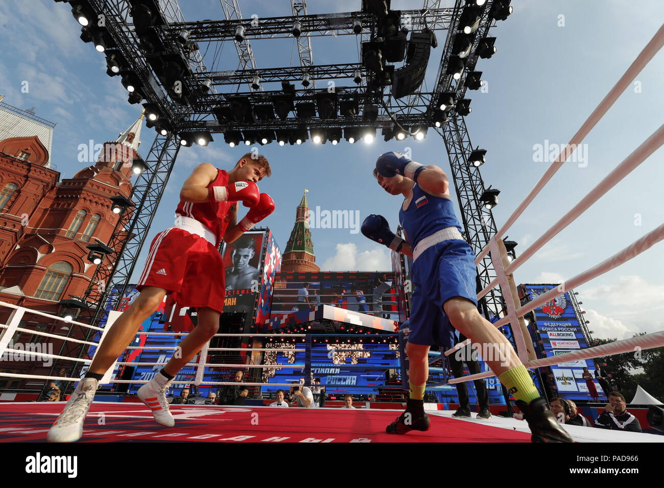 Moscou, Russie. 22 juillet, 2018. Moscou, Russie - le 22 juillet 2018 : Un  match de boxe à Carré Manezhnaya durant la célébration de la Journée de la  fédération de boxe. Mikhail
