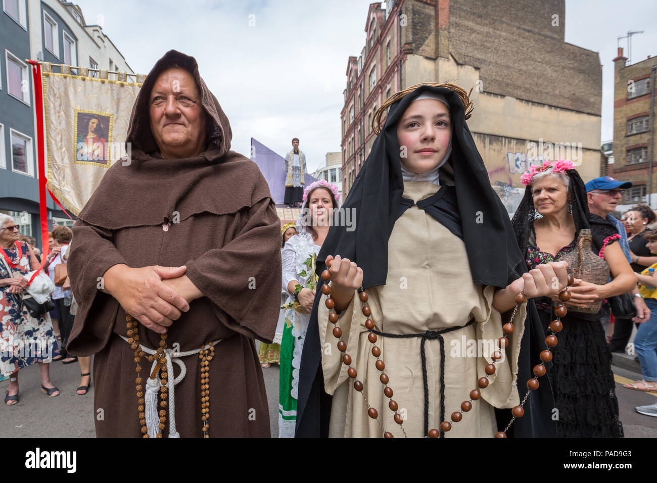 Procession annuelle de la Madonna del Carmine (Notre Dame du Mont Carmel) par British italiens à l'extérieur de l'église italienne à Clerkenwell, Londres, Royaume-Uni. Banque D'Images