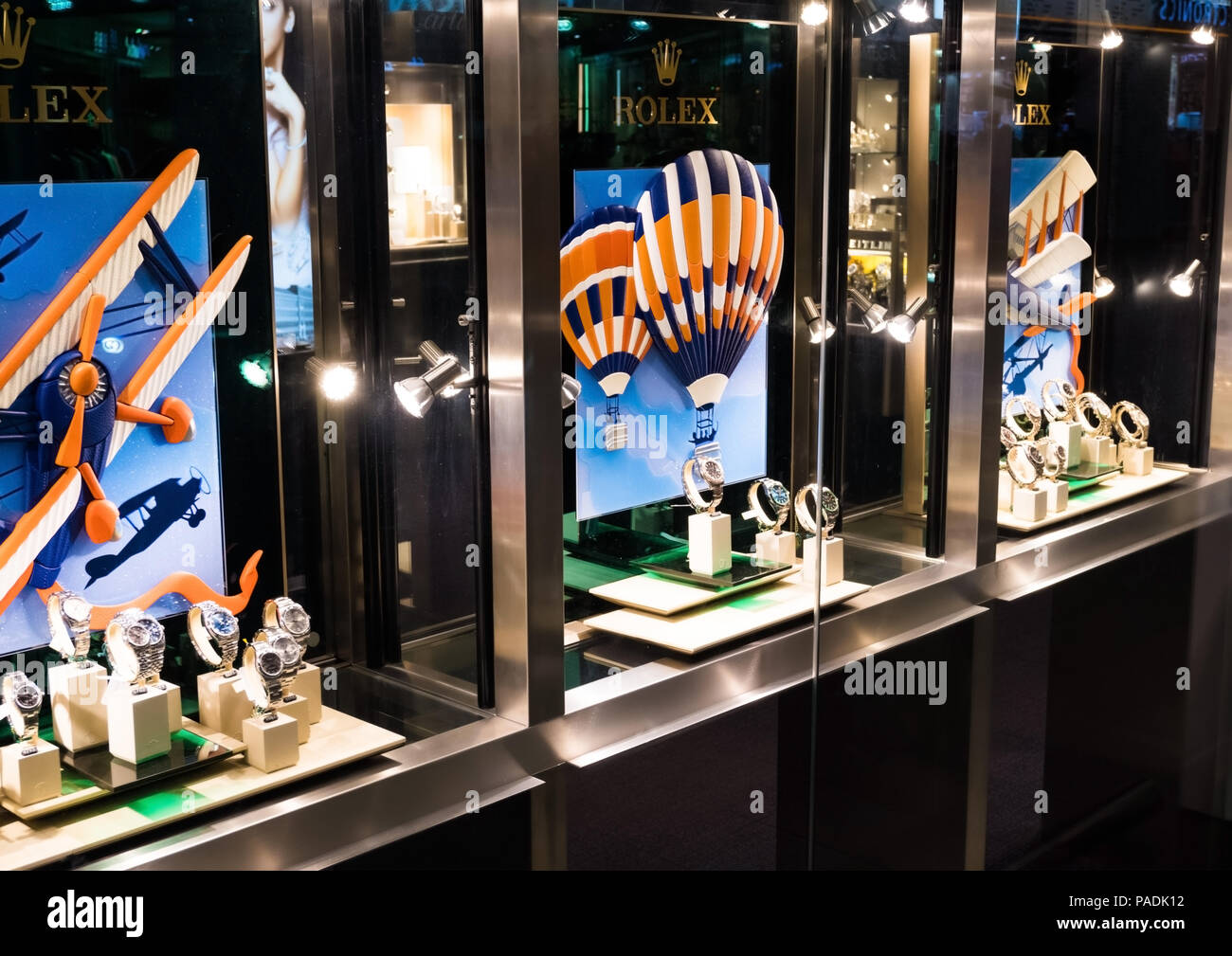 AMSTERDAM, Pays-Bas - 18 juillet 2018 : de luxe Rolex watch shop stand dans  l'aéroport de centre commercial Photo Stock - Alamy