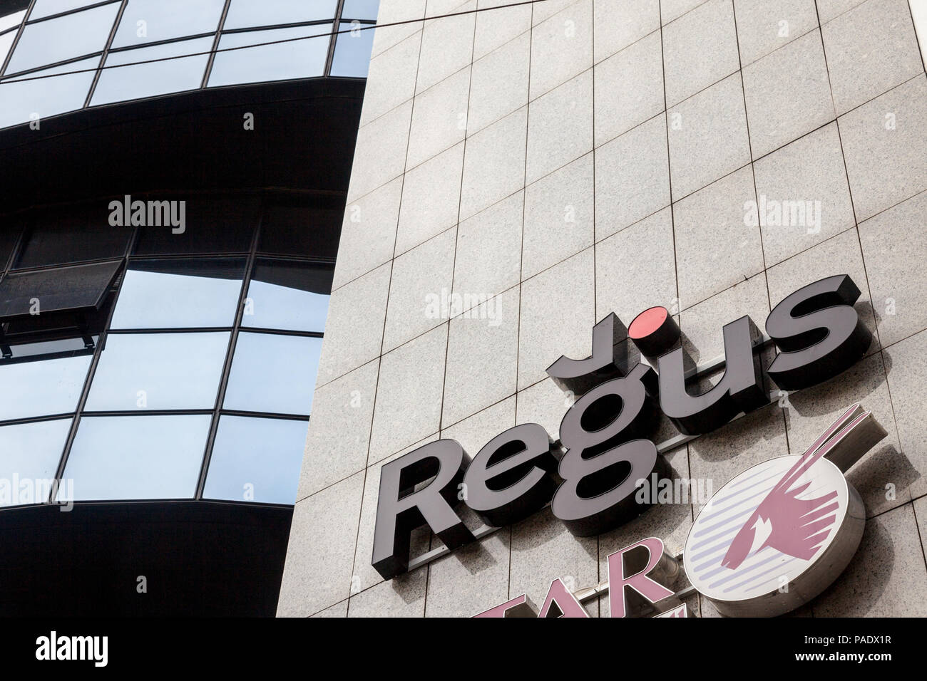 BELGRADE, SERBIE - Juillet 9, 2018 : Logo de Regus sur leur bureau principal à Belgrade. En ce moment rebaptisé GTI, Regus est une société multinationale qui Banque D'Images
